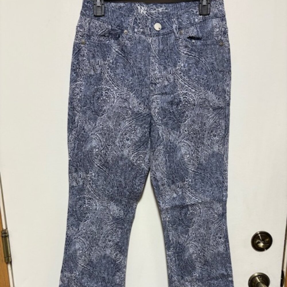 NEW DG2 BY DIANE GILMAN BLUE PAISLEY FLARE JEANS. SZ. 6
